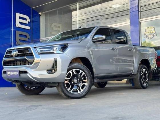 TOYOTA HILUX 2.8 D-4D TURBO DIESEL CD SRX 4X4 AUTOMÁTICO TOYOTA HILUX 2.8 D-4D TURBO DIESEL CD SRX 4X4 AUTOMÁTICO
